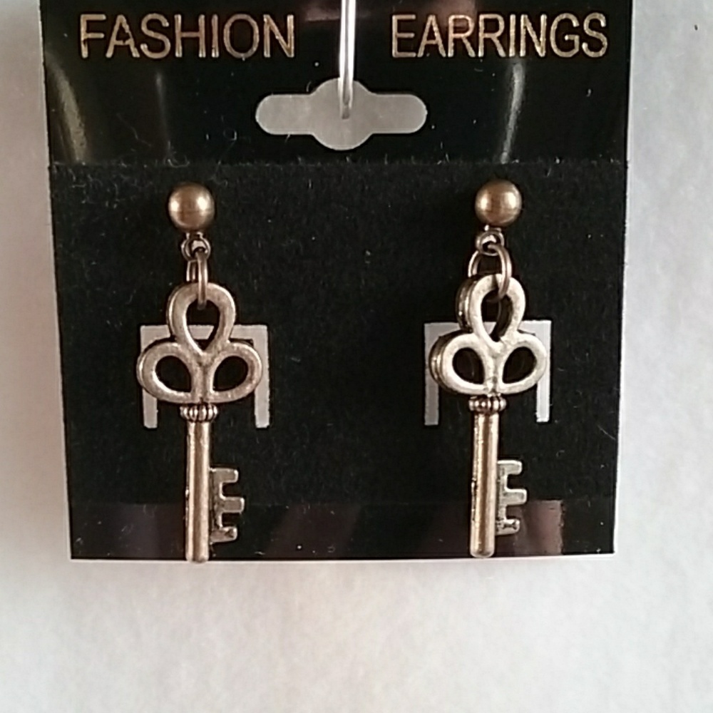 Womens Bronze Key Post Earrings 12$